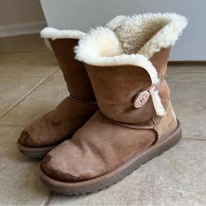 UGG Bailey Button Boots Chestnut Suede Size 8